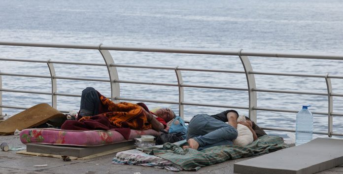 ما تسميه دياب “خصخصة الملاذ” يختصر جوهر المشكلة، حين يغيب تنظيم الدولة، يصبح الملجأ سلعة، وتتحول السلامة إلى خدمة تُشترى، لا حقًا عامًا